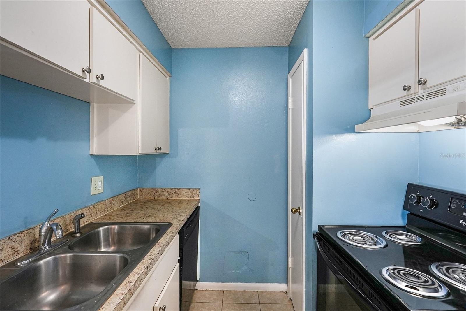 550 Golden Raintree Pl #550 Property Photo 13