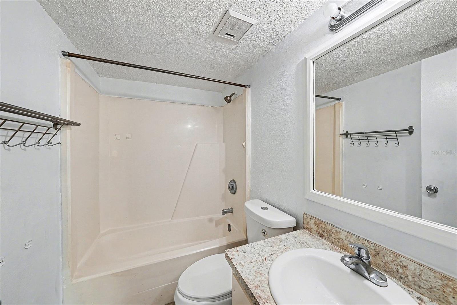 550 Golden Raintree Pl #550 Property Photo 17
