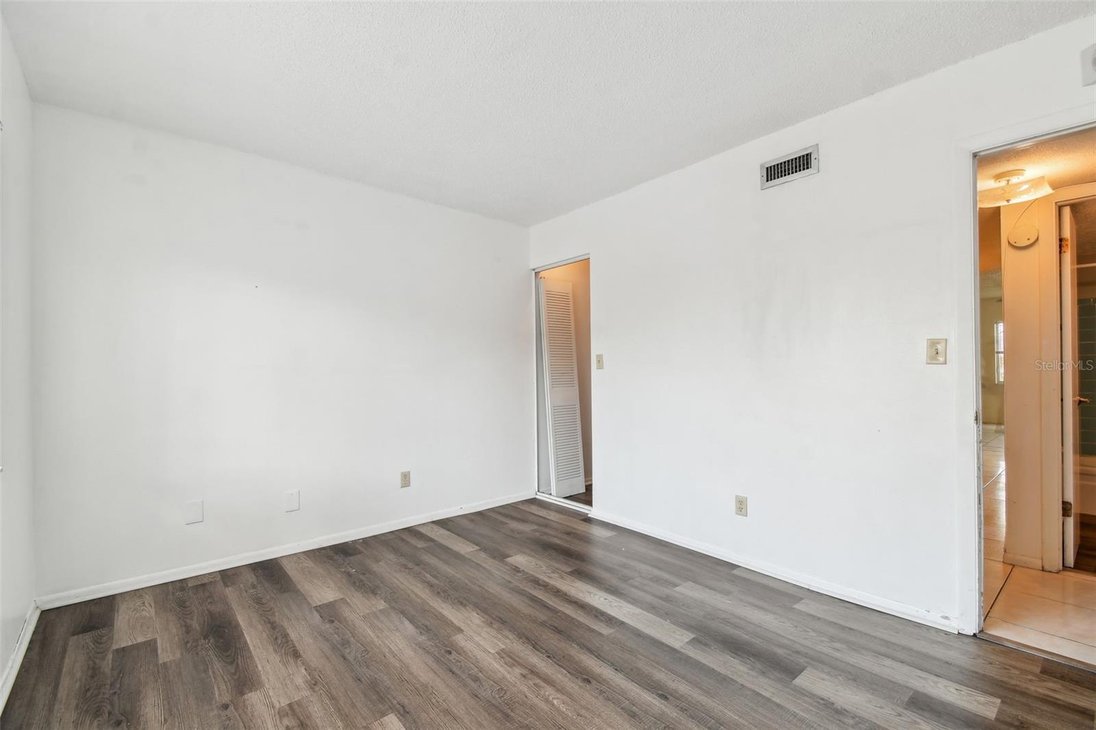 645 N Keene Rd #d Property Photo 21