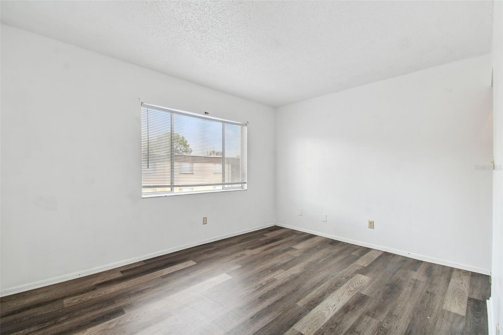 645 N Keene Rd #d Property Photo 22