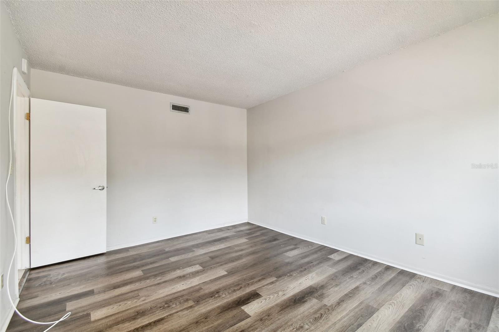 645 N Keene Rd #d Property Photo 23