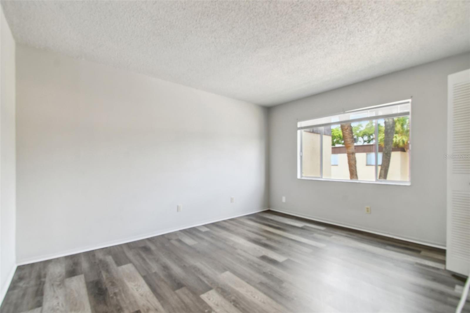 645 N Keene Rd #d Property Photo 26