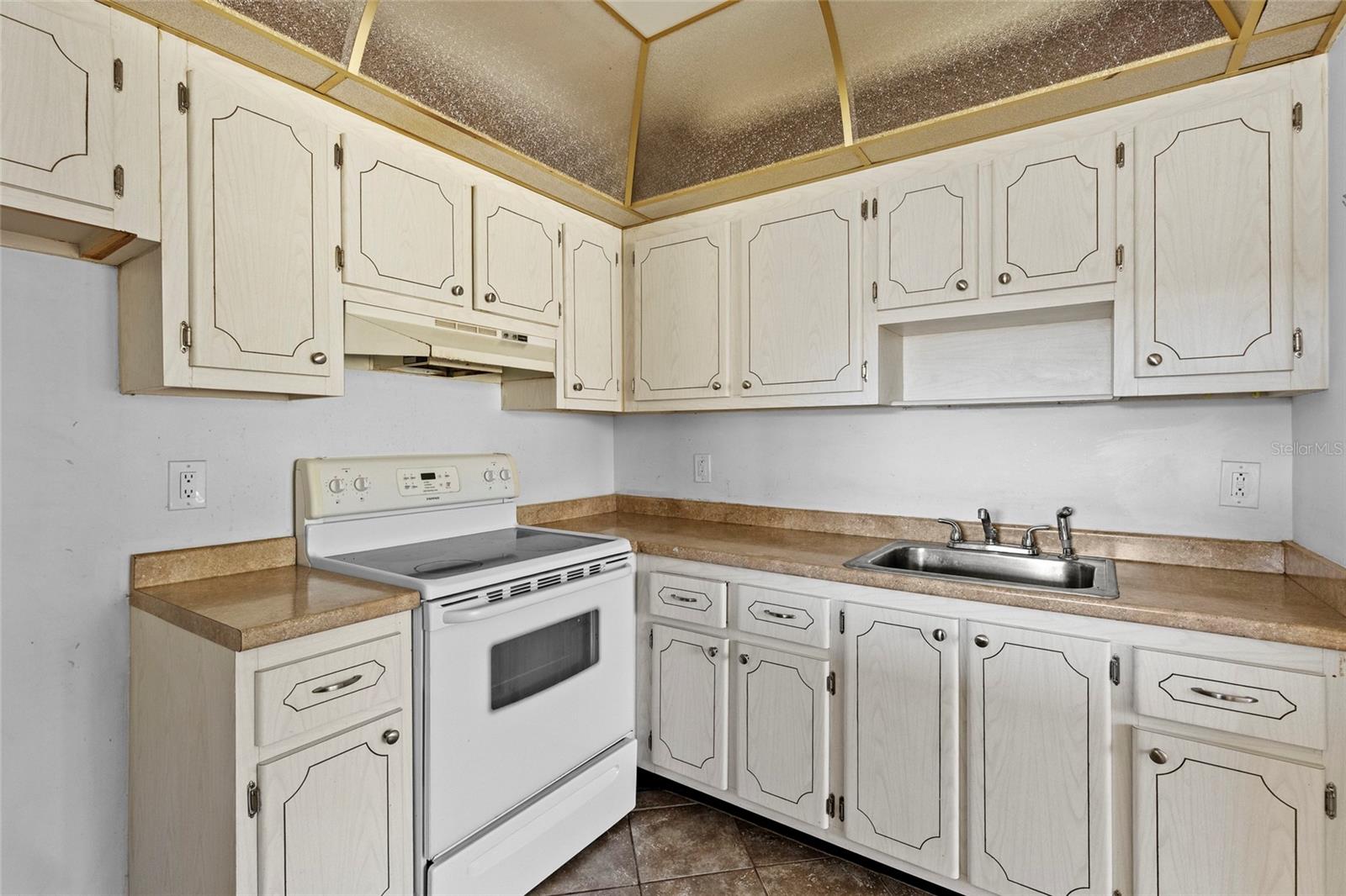 187 Saxony Ter #d Property Photo 7