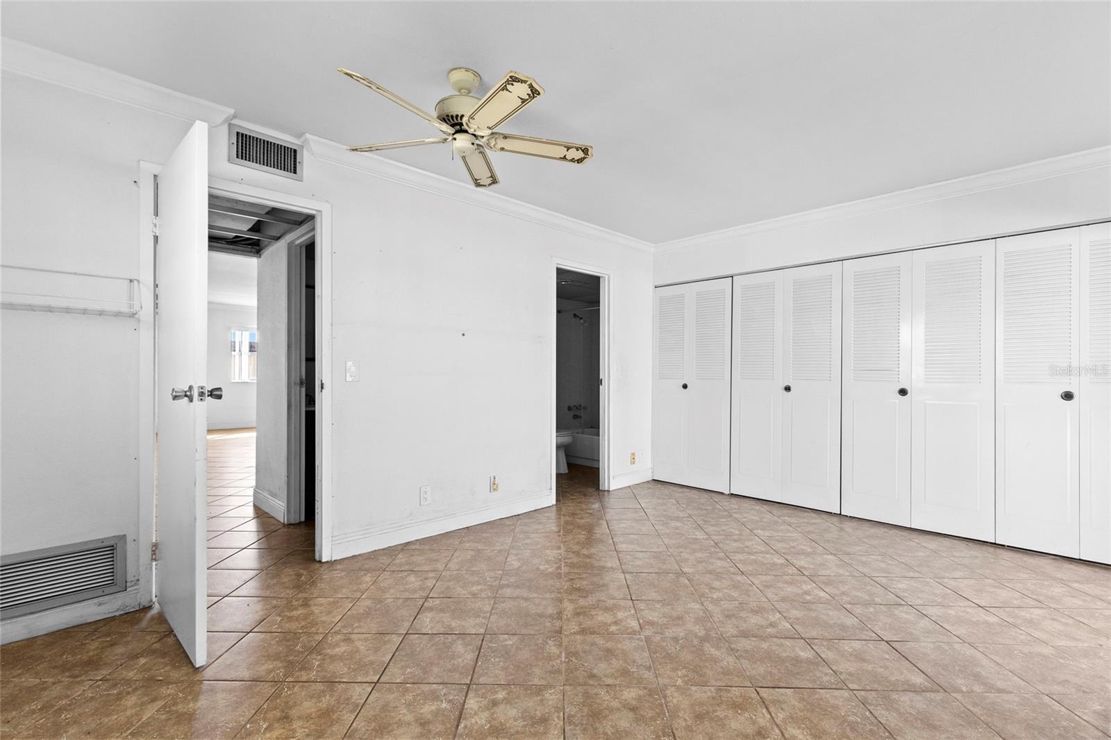 187 Saxony Ter #d Property Photo 13