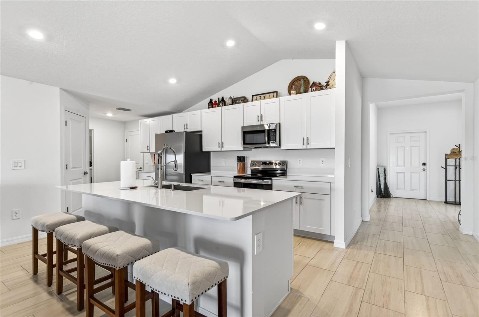 15217 Zircon Red Dr Property Photo 2