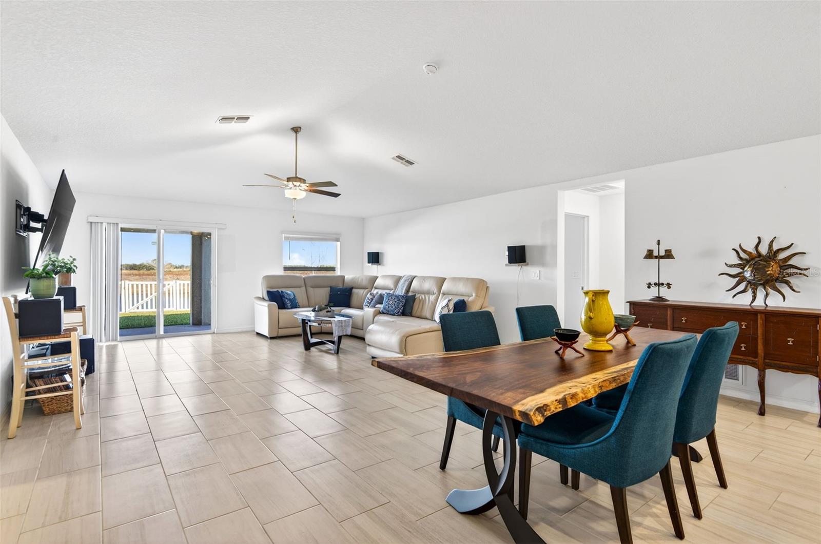 15217 Zircon Red Dr Property Photo 4