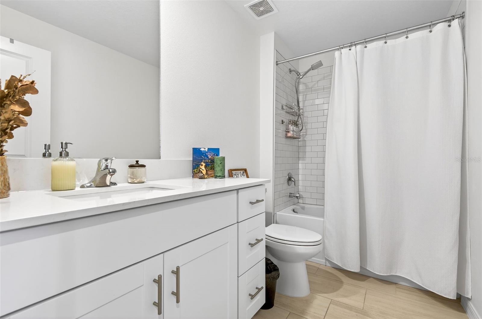 15217 Zircon Red Dr Property Photo 16