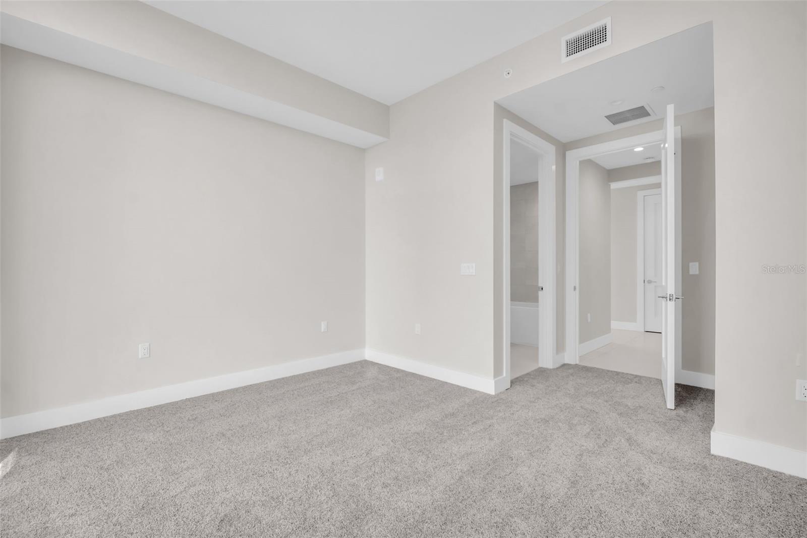 275 1st Ave S #2001 Property Photo 45