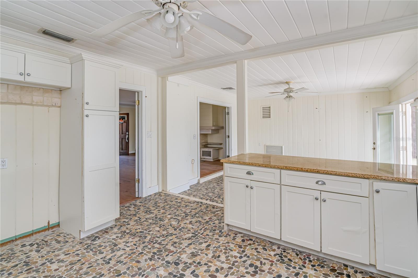 16029 Redington Dr Property Photo 21