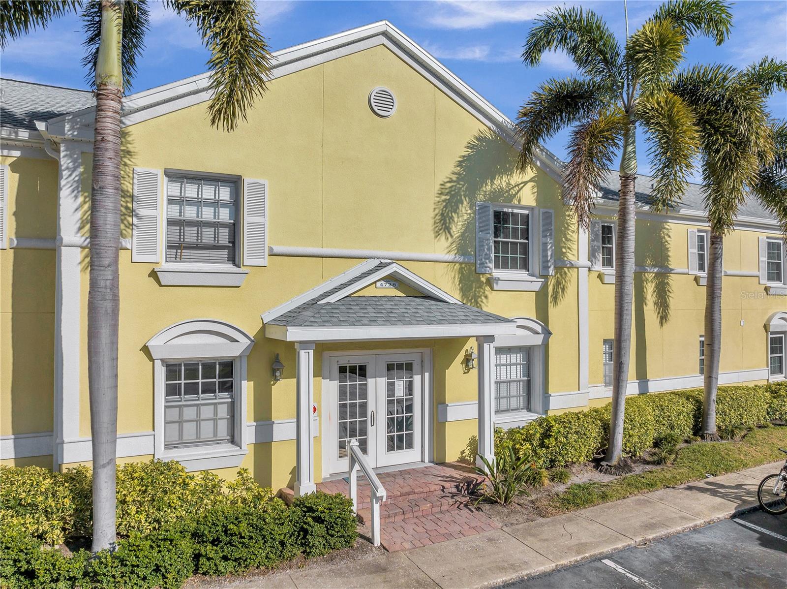 4728 Beach Dr Se #a Property Photo 2