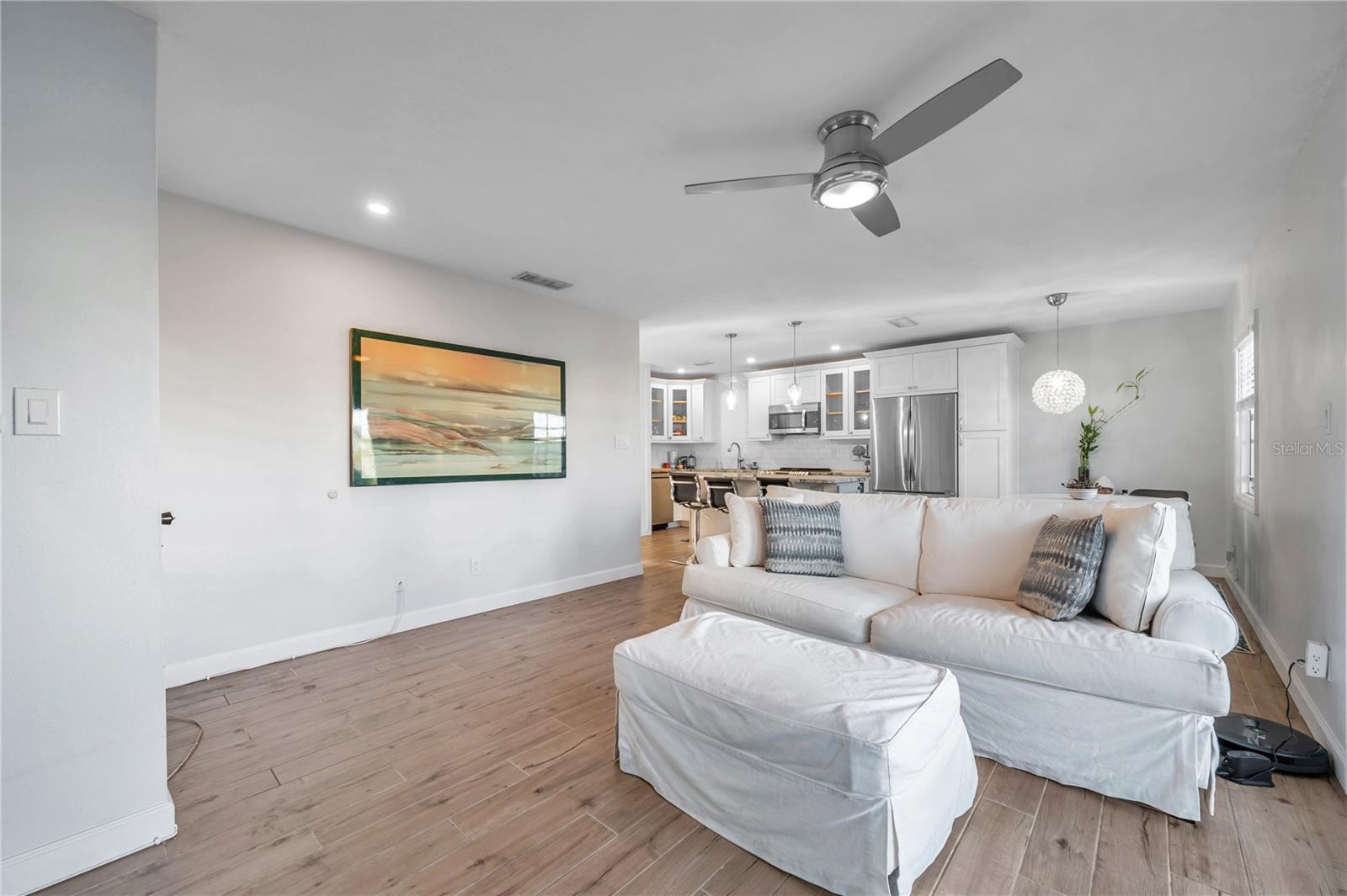 4728 Beach Dr Se #a Property Photo 4