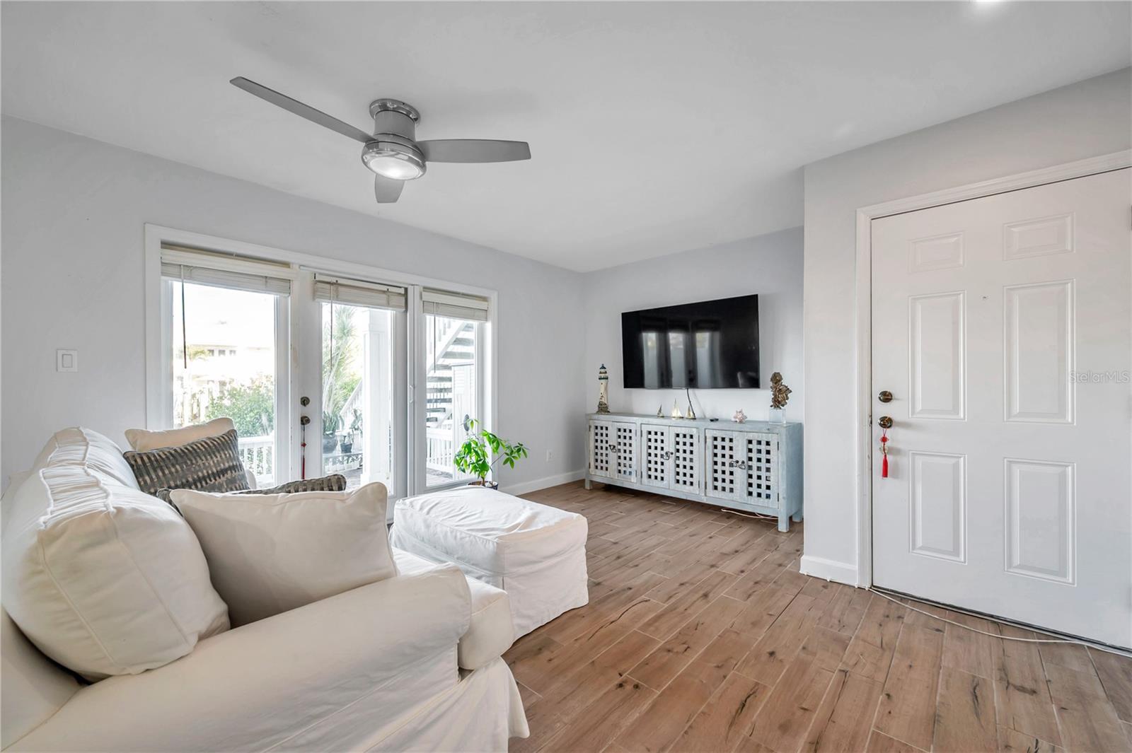 4728 Beach Dr Se #a Property Photo 6
