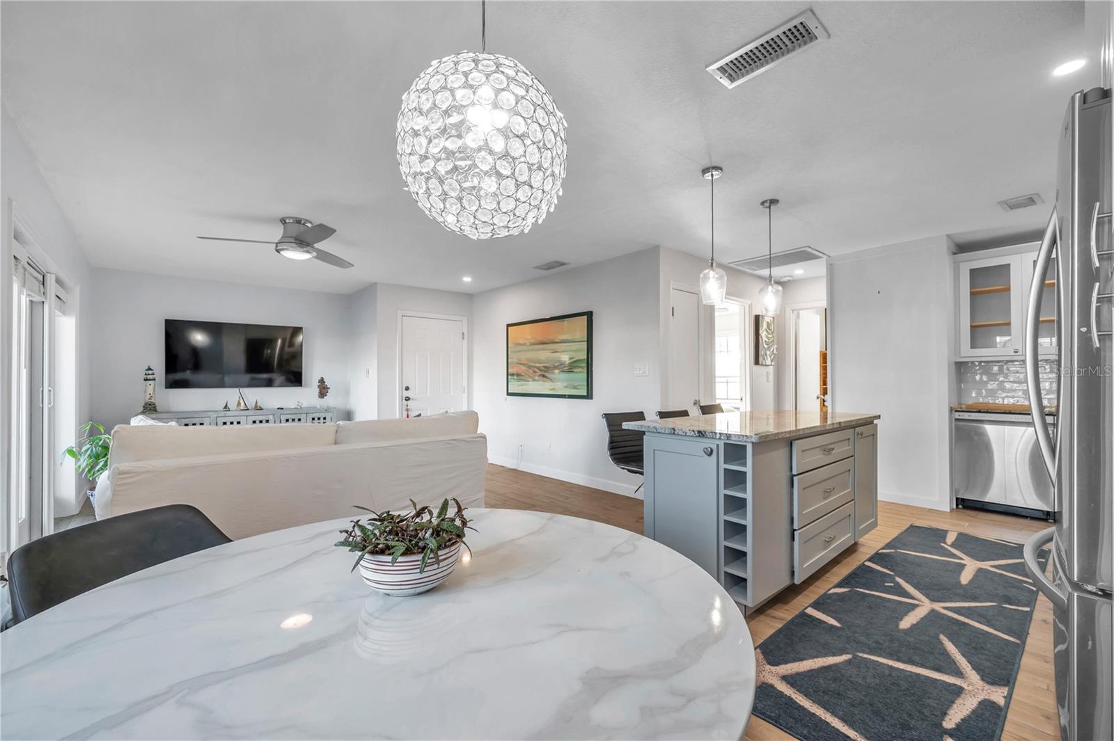 4728 Beach Dr Se #a Property Photo 8