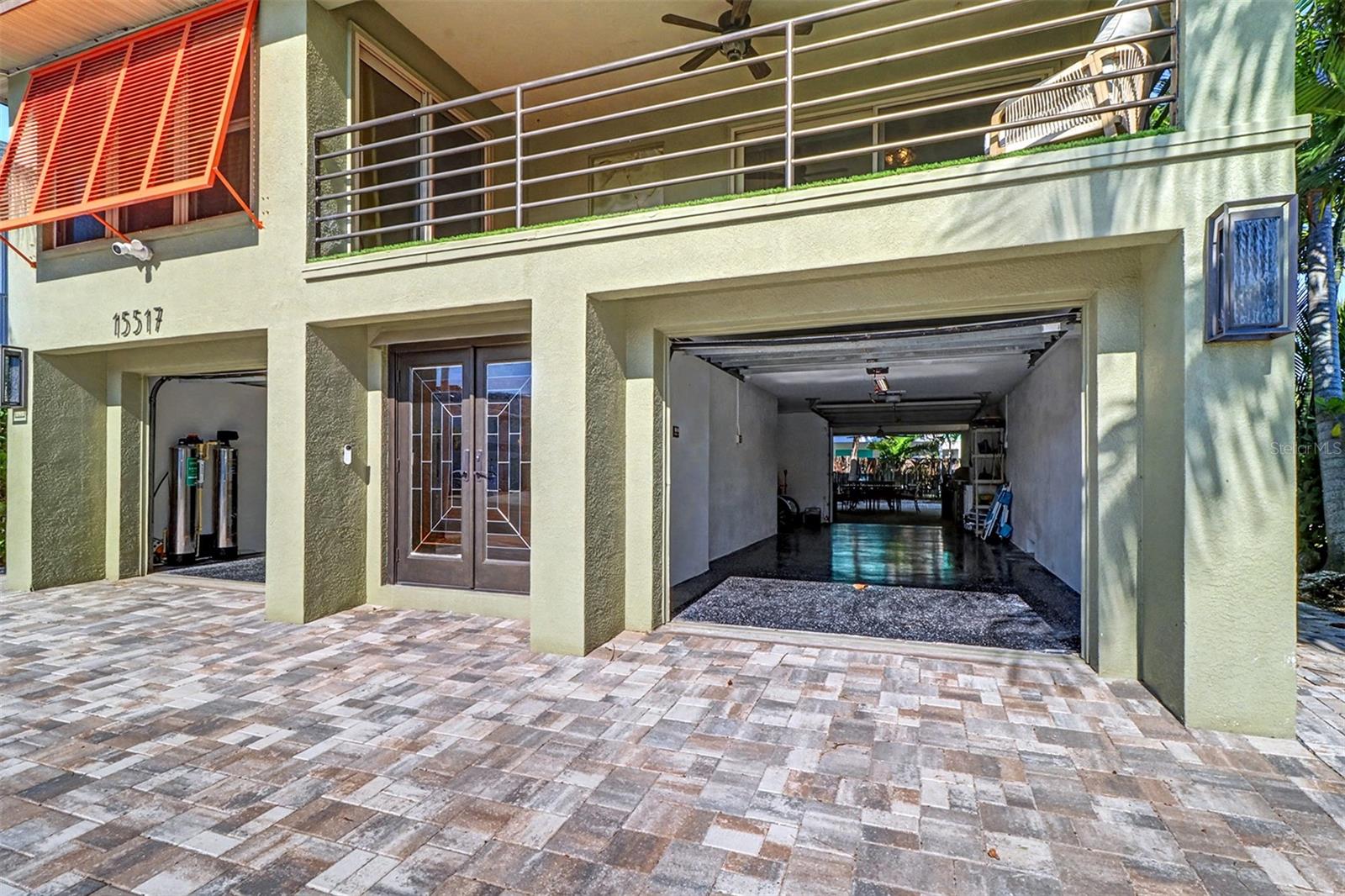 15517 Gulf Blvd Property Photo 4