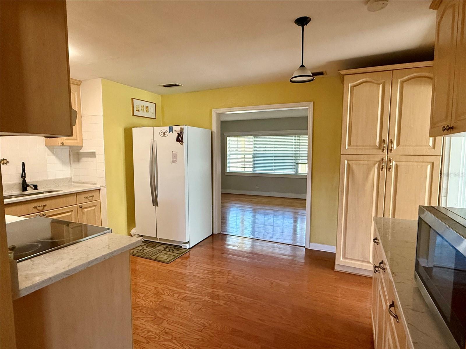 4313 S Hubert Ave Property Photo 5