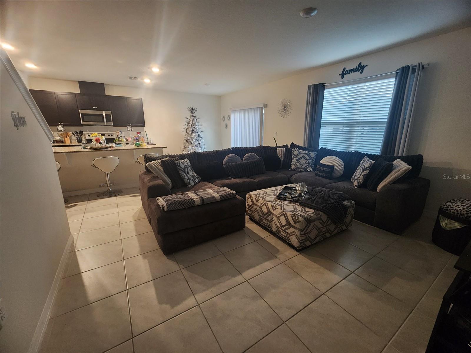1075 Griffon Ave Property Photo 4