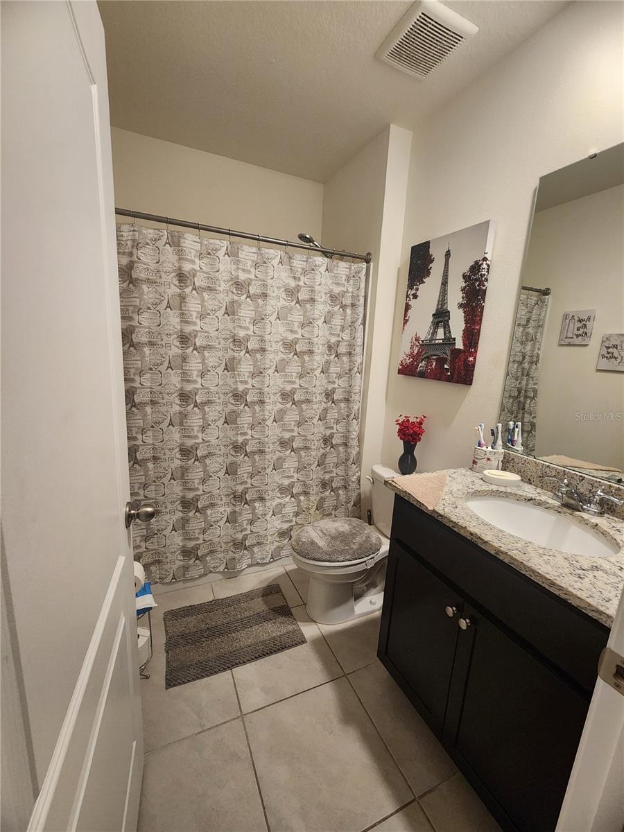 1075 Griffon Ave Property Photo 5