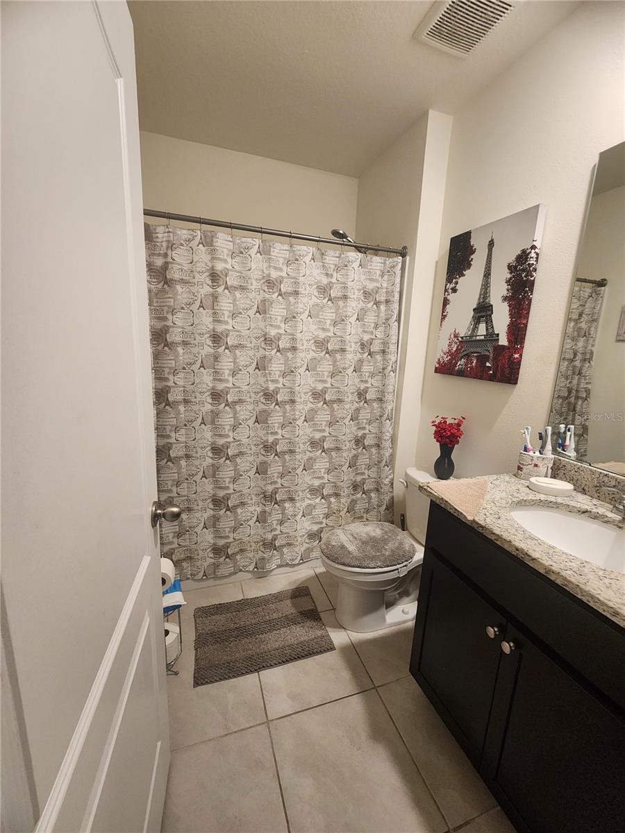1075 Griffon Ave Property Photo 7