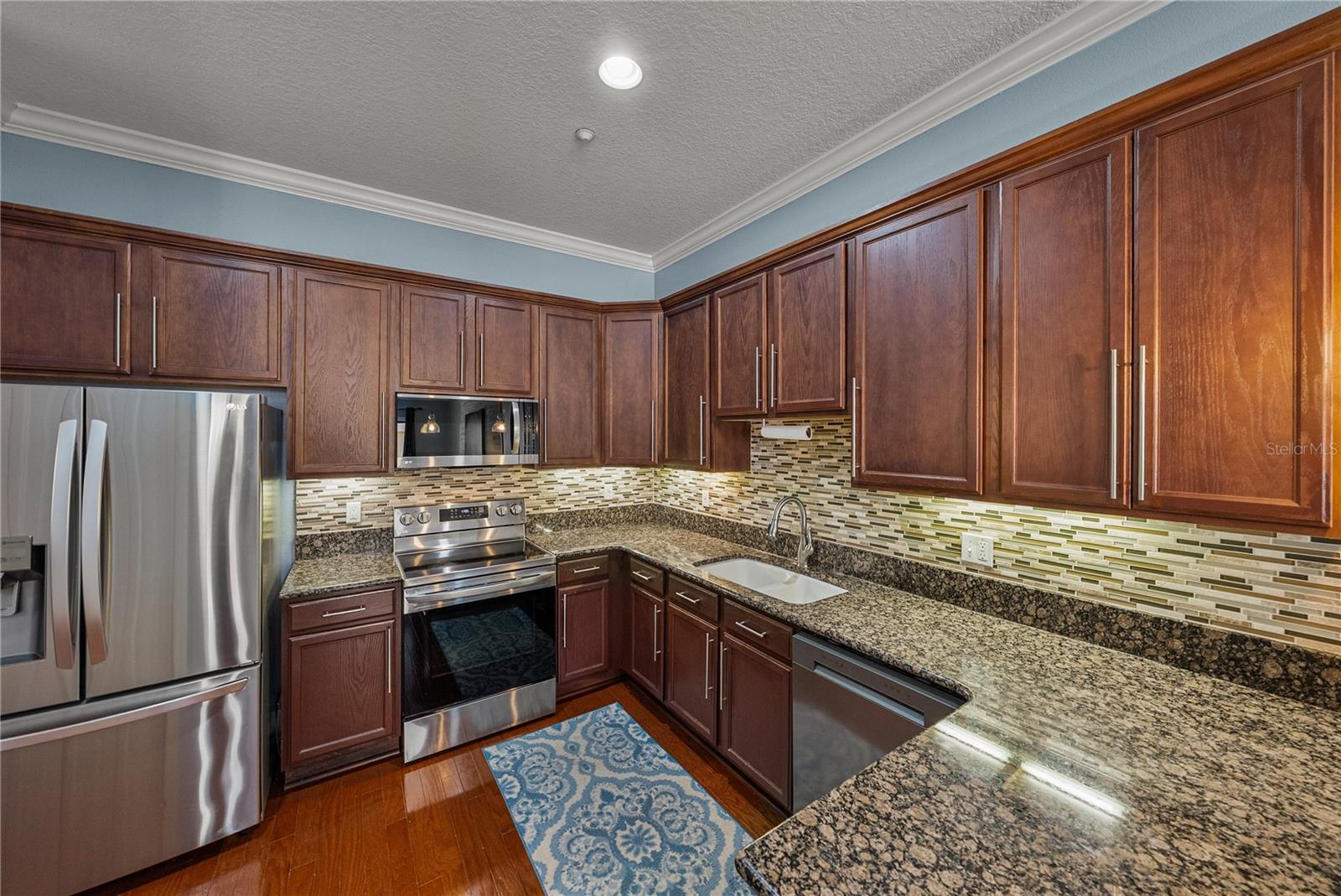 6411 Mayra Shores Ln Property Photo 18