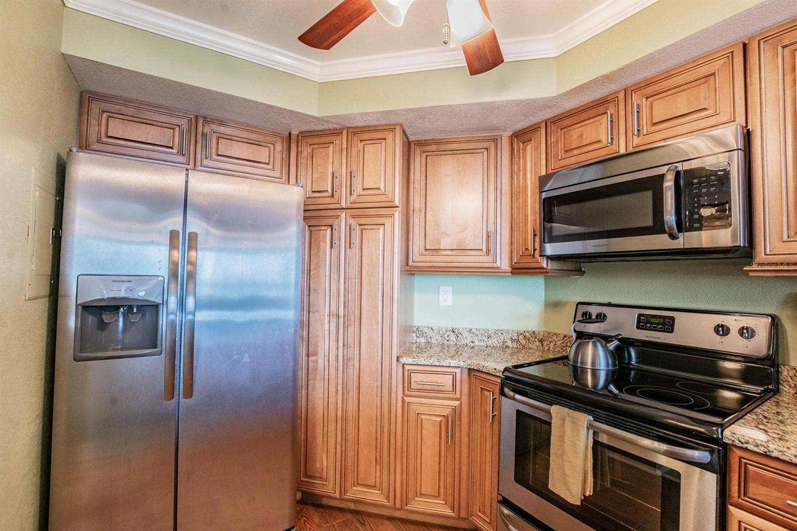 6295 Bahia Del Mar Cir #401 Property Photo 3