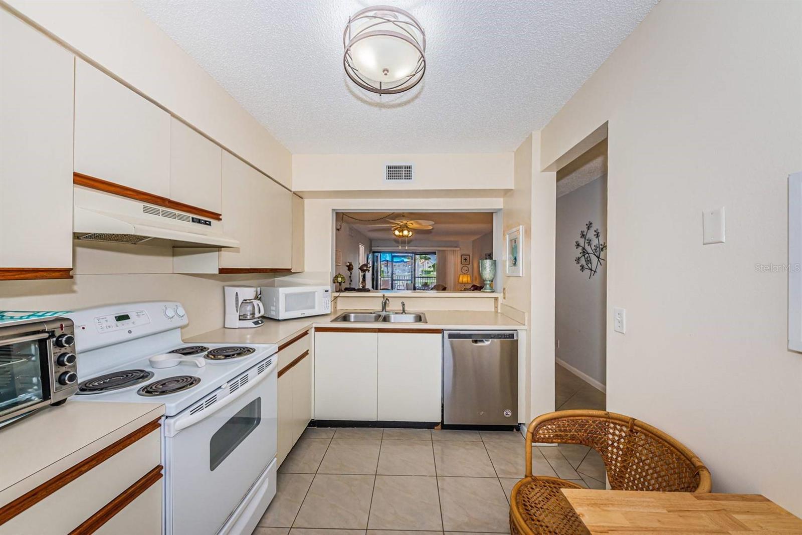 6294 Bahia Del Mar Cir #114 Property Photo 7