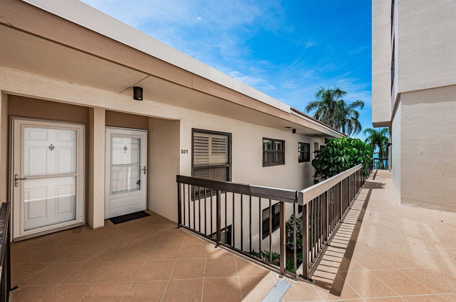 6291 Bahia Del Mar Cir #207 Property Photo 2