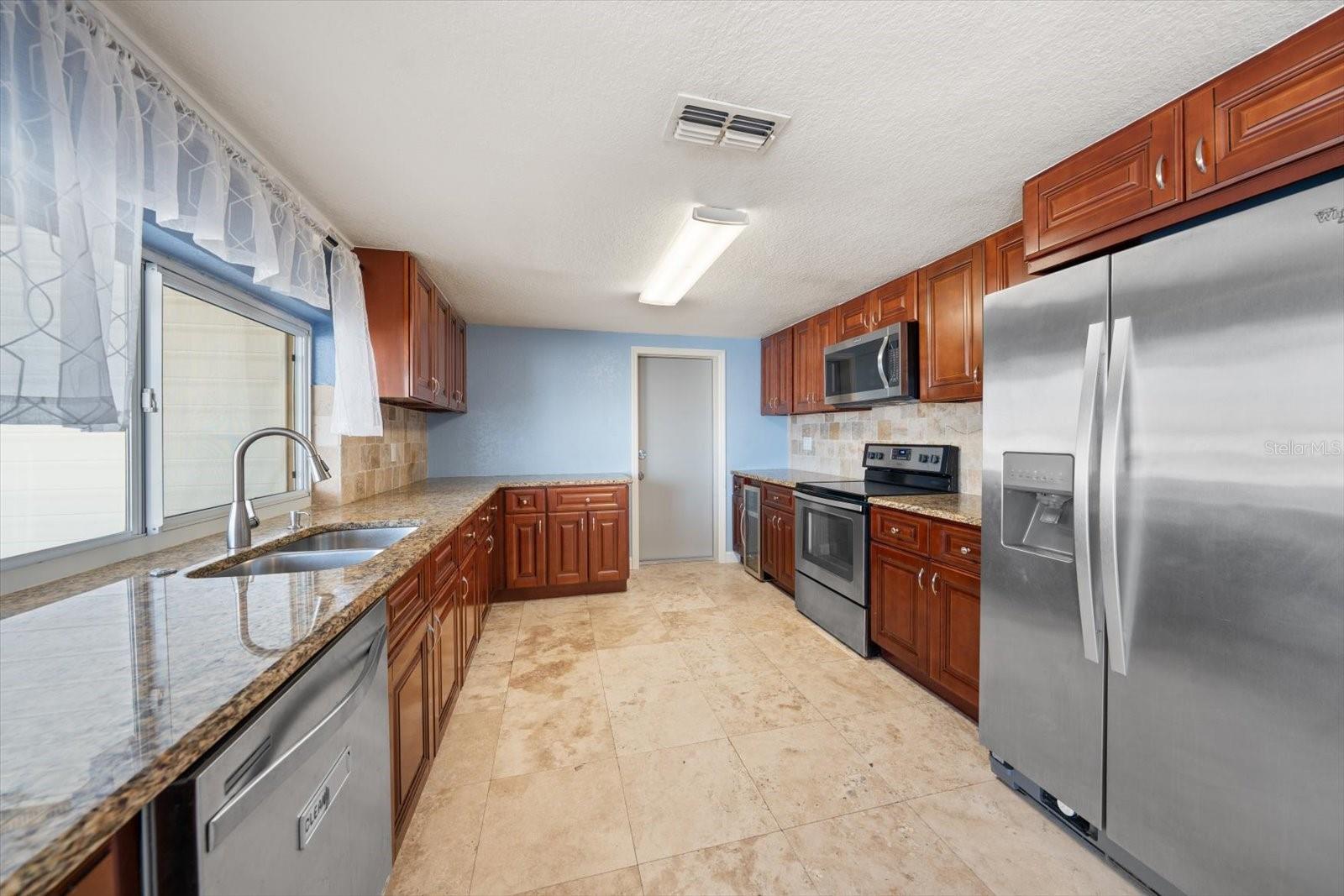 4025 Sail Dr Property Photo 7