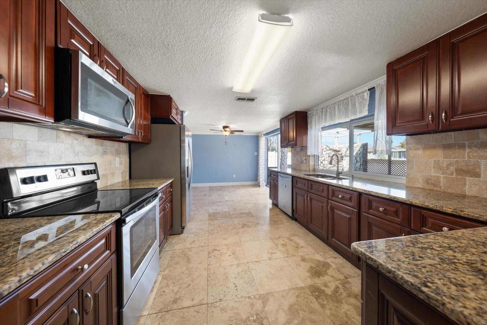 4025 Sail Dr Property Photo 9