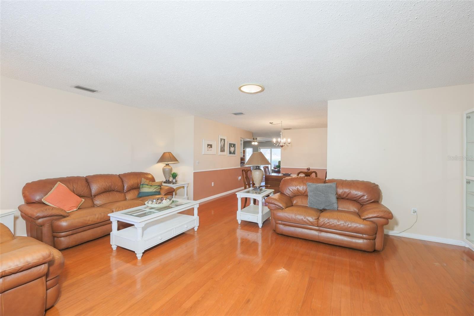 318 Fairside Ct Property Photo 4