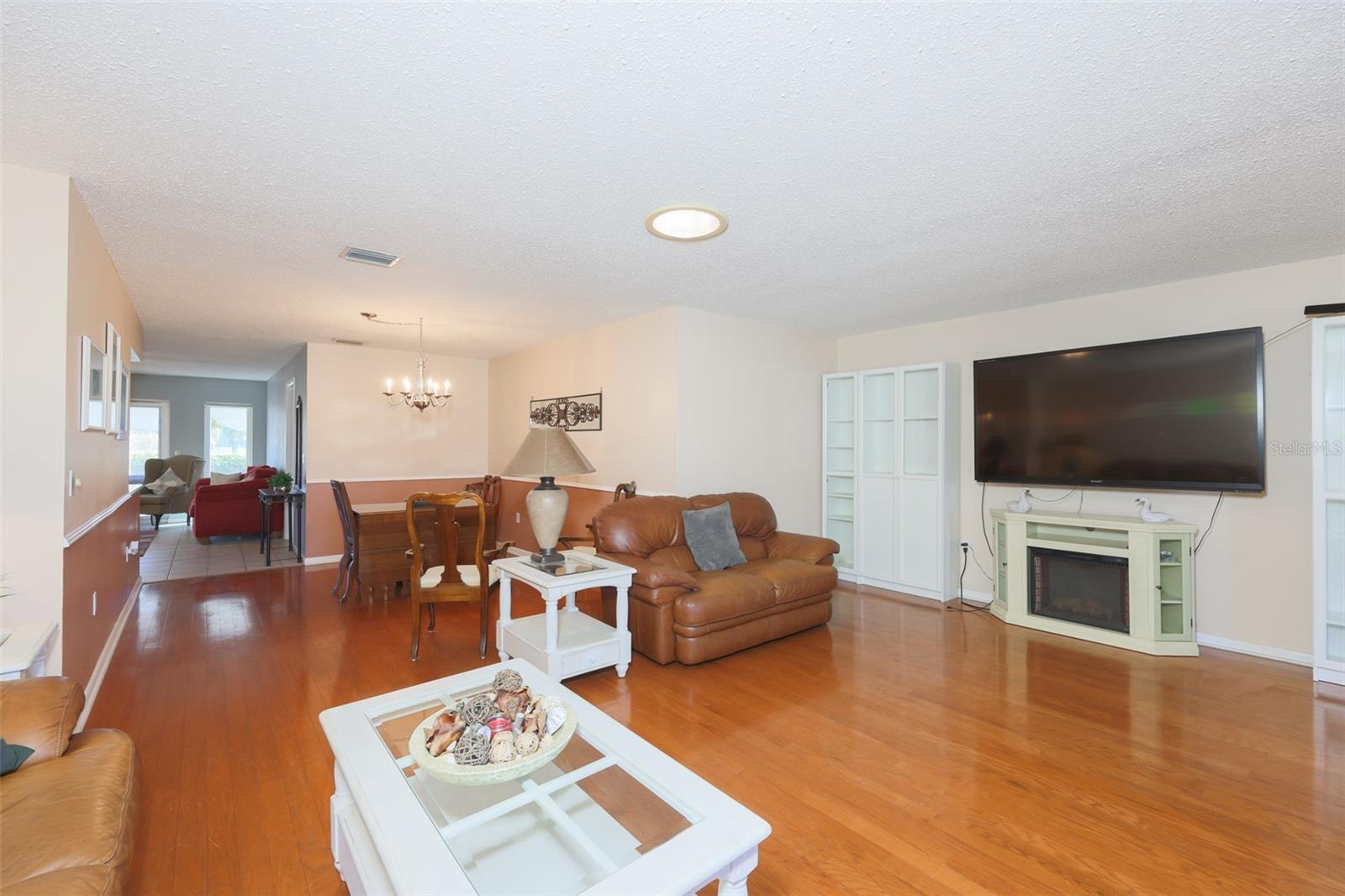 318 Fairside Ct Property Photo 5