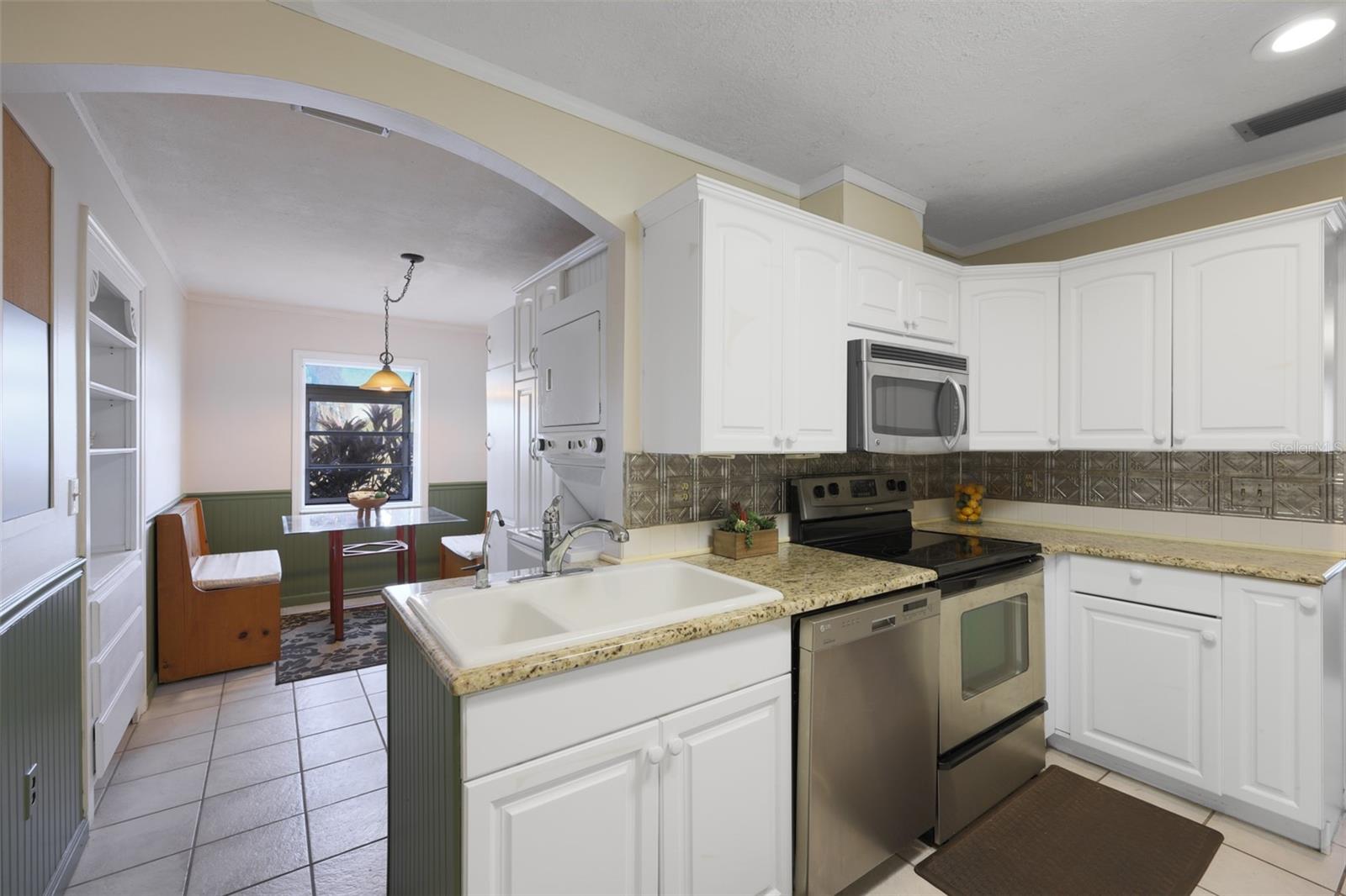 318 Fairside Ct Property Photo 18