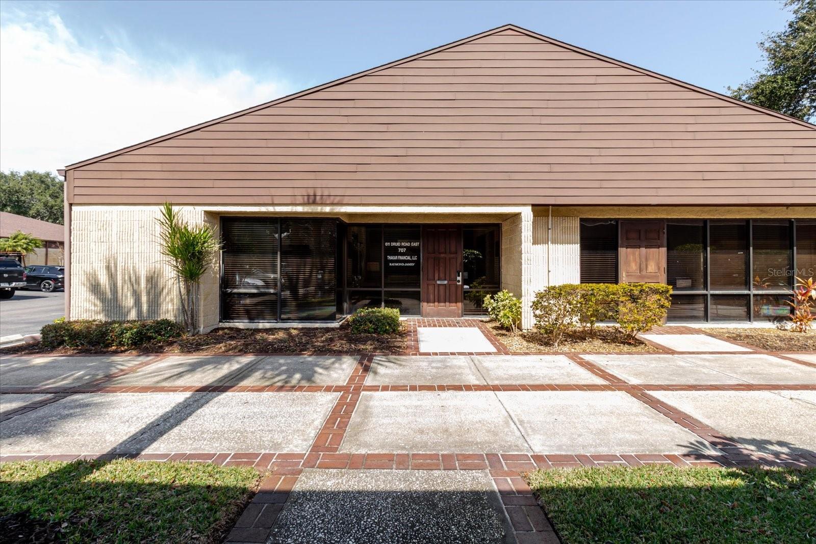 611 DRUID RD E #707 & 708
