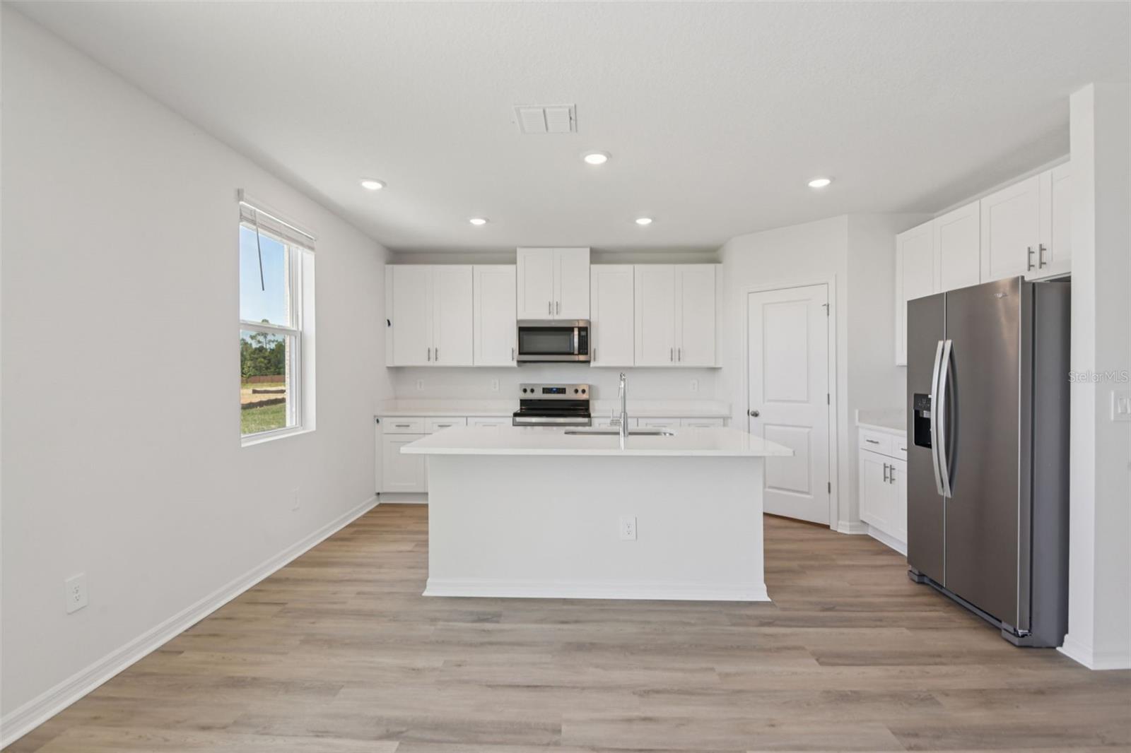 12581 Homeland Dr Property Photo 10