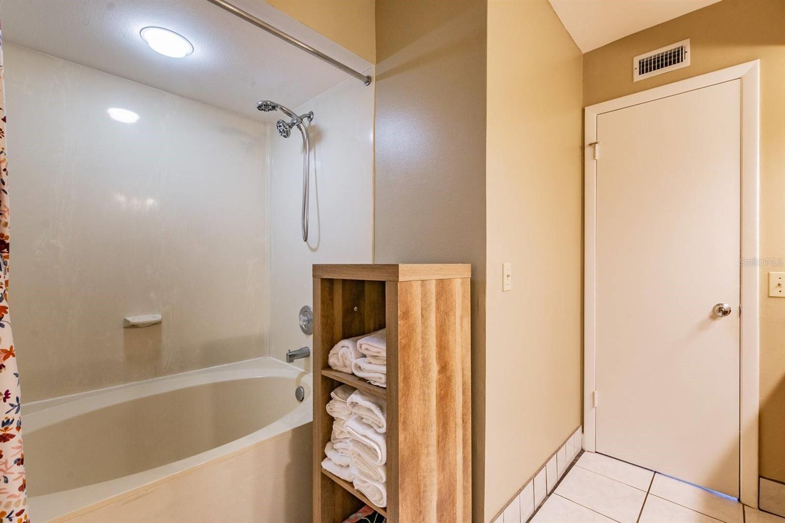 5701 Bahia Del Mar Cir #403 Property Photo 17