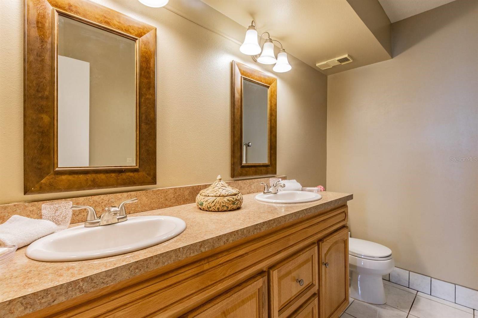 5701 Bahia Del Mar Cir #403 Property Photo 18