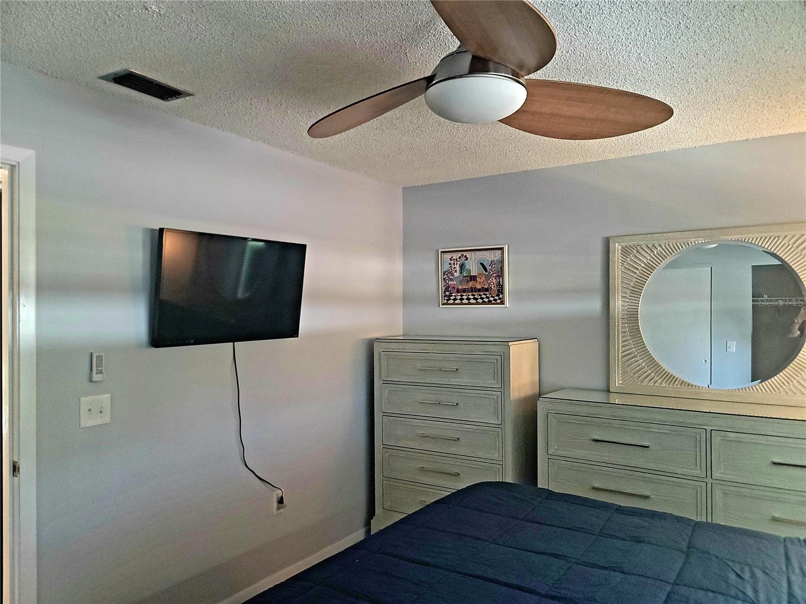 4215 East Bay Dr #1508b Property Photo 18