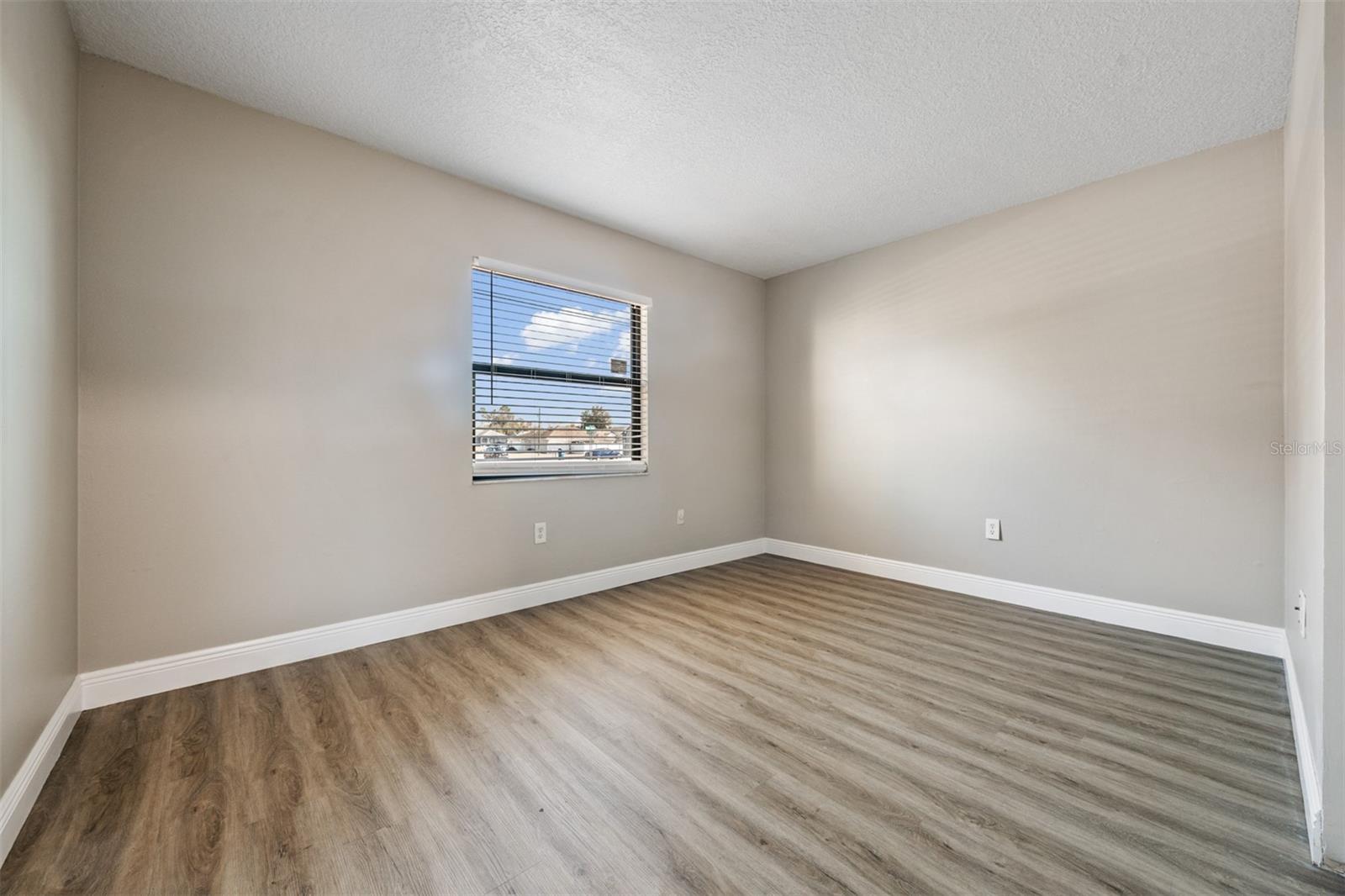 12044 Elgin Blvd Property Photo 10