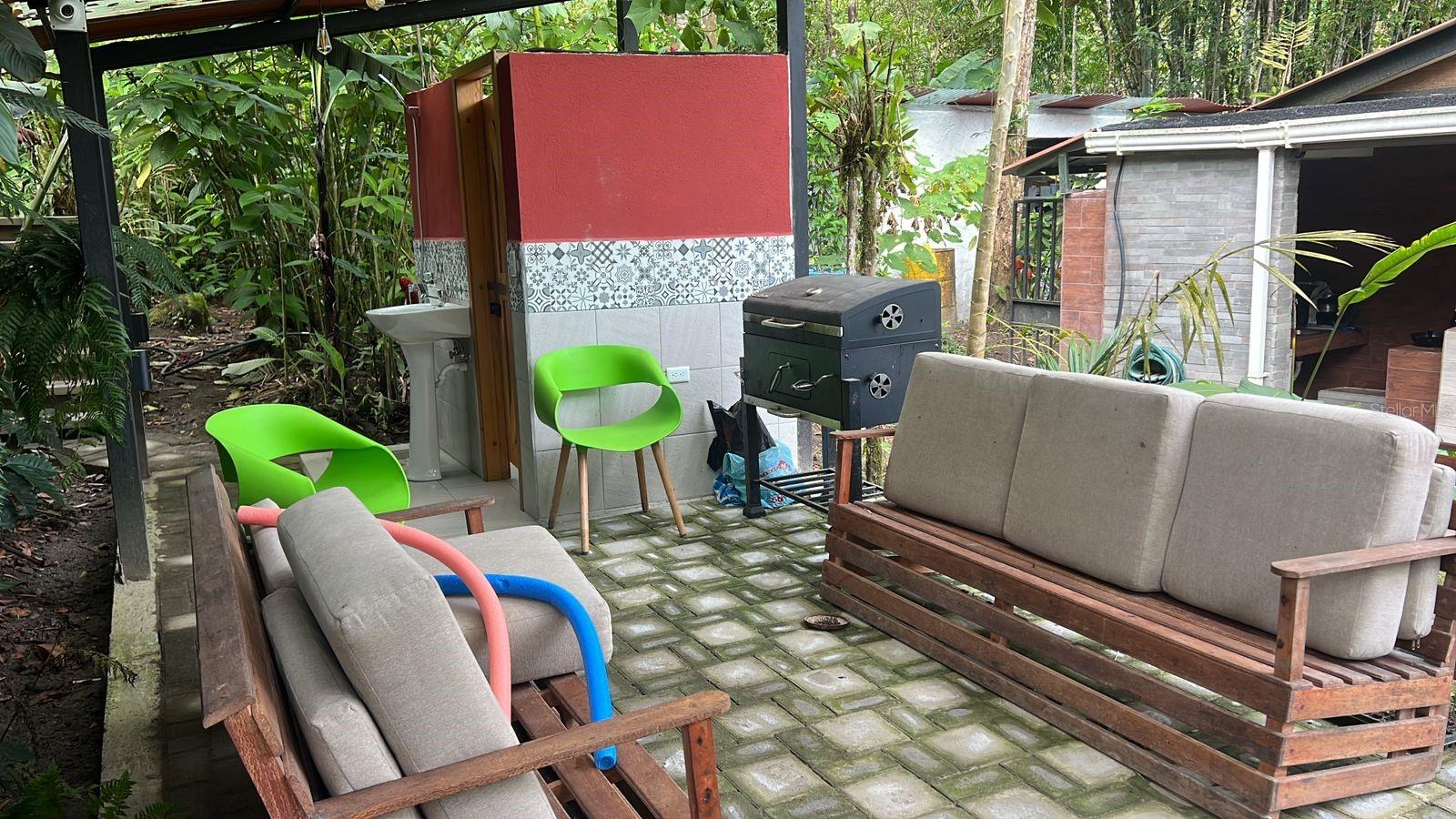 TB8474841 Property Photo 3