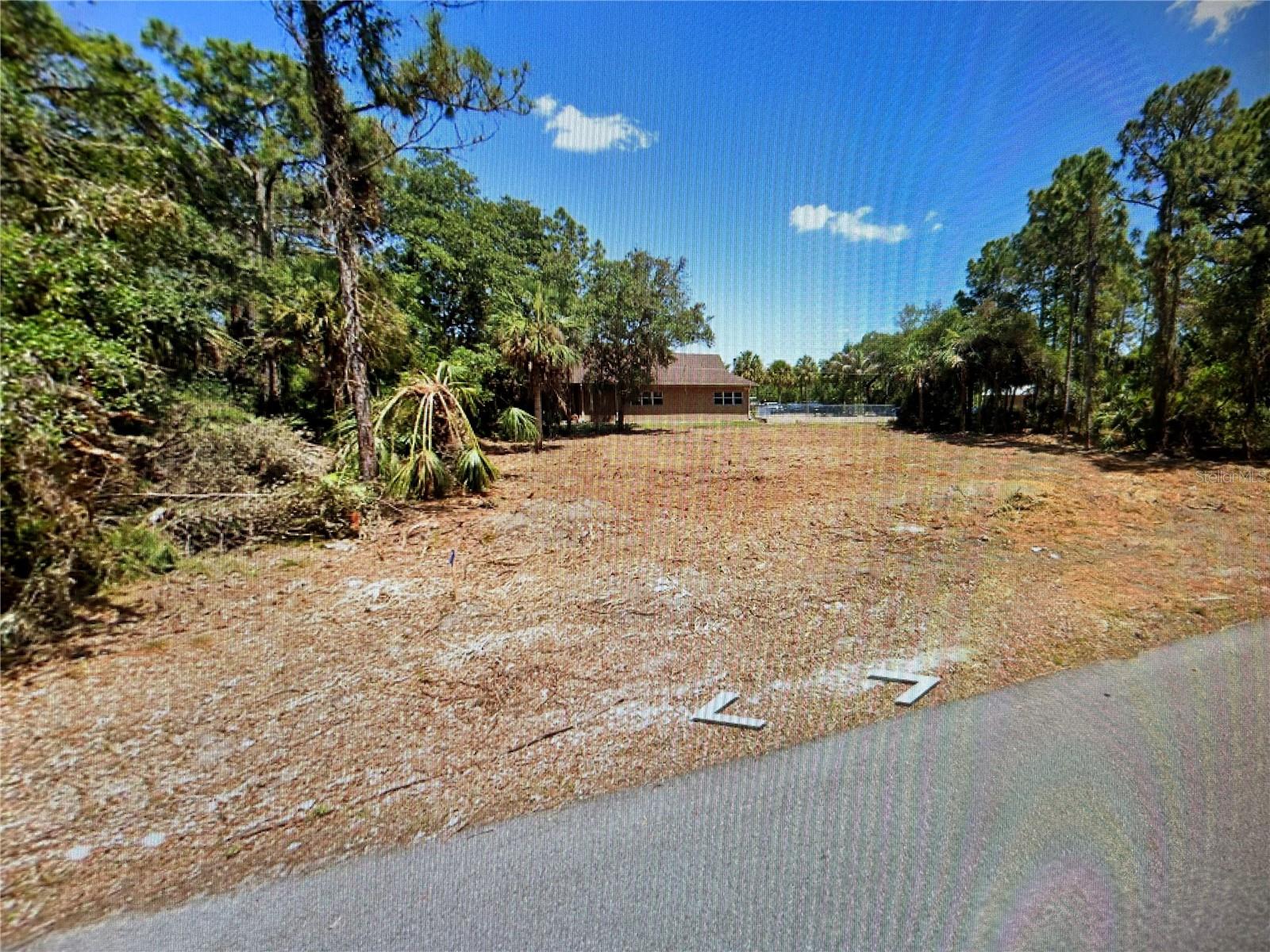 1412 Lullaby St Property Photo 2