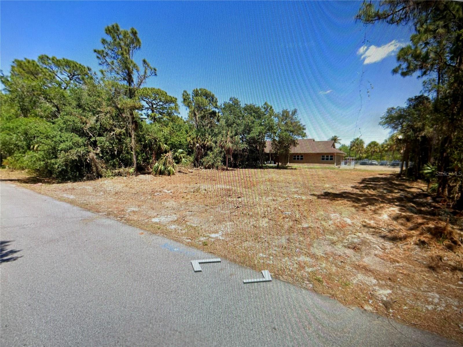 1412 Lullaby St Property Photo 3