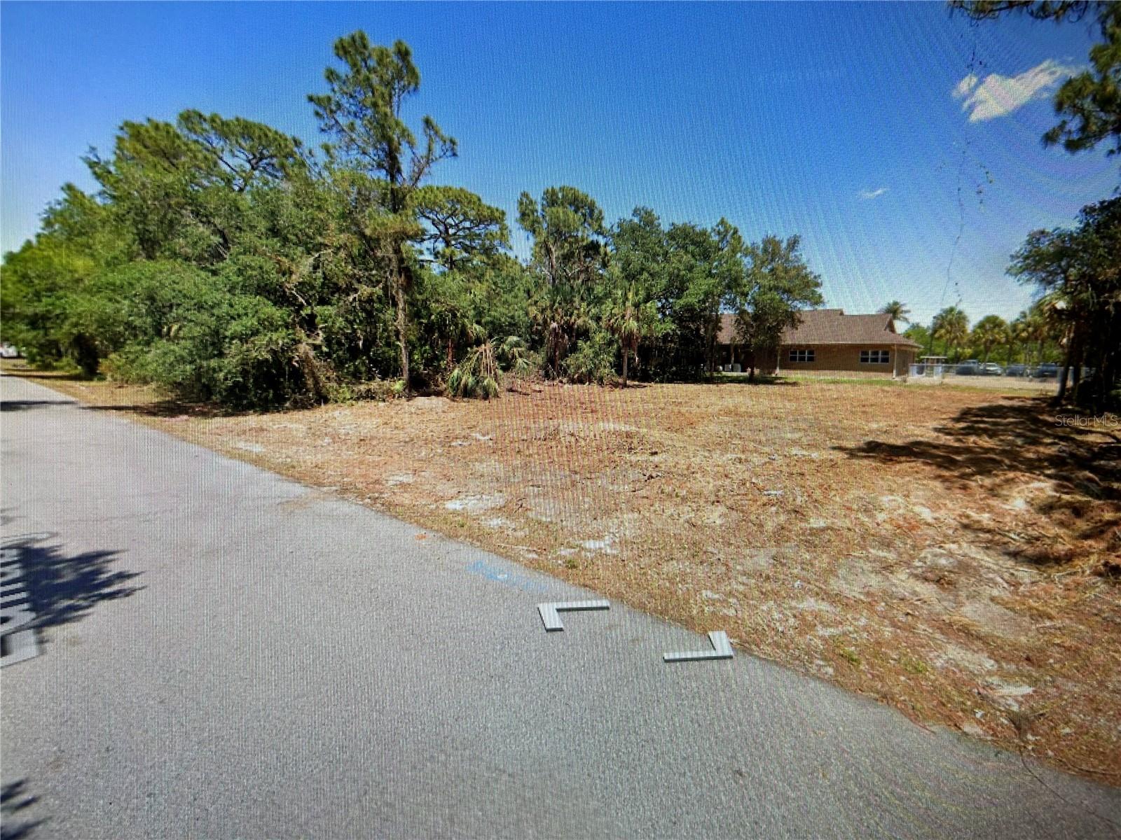 1412 Lullaby St Property Photo 4