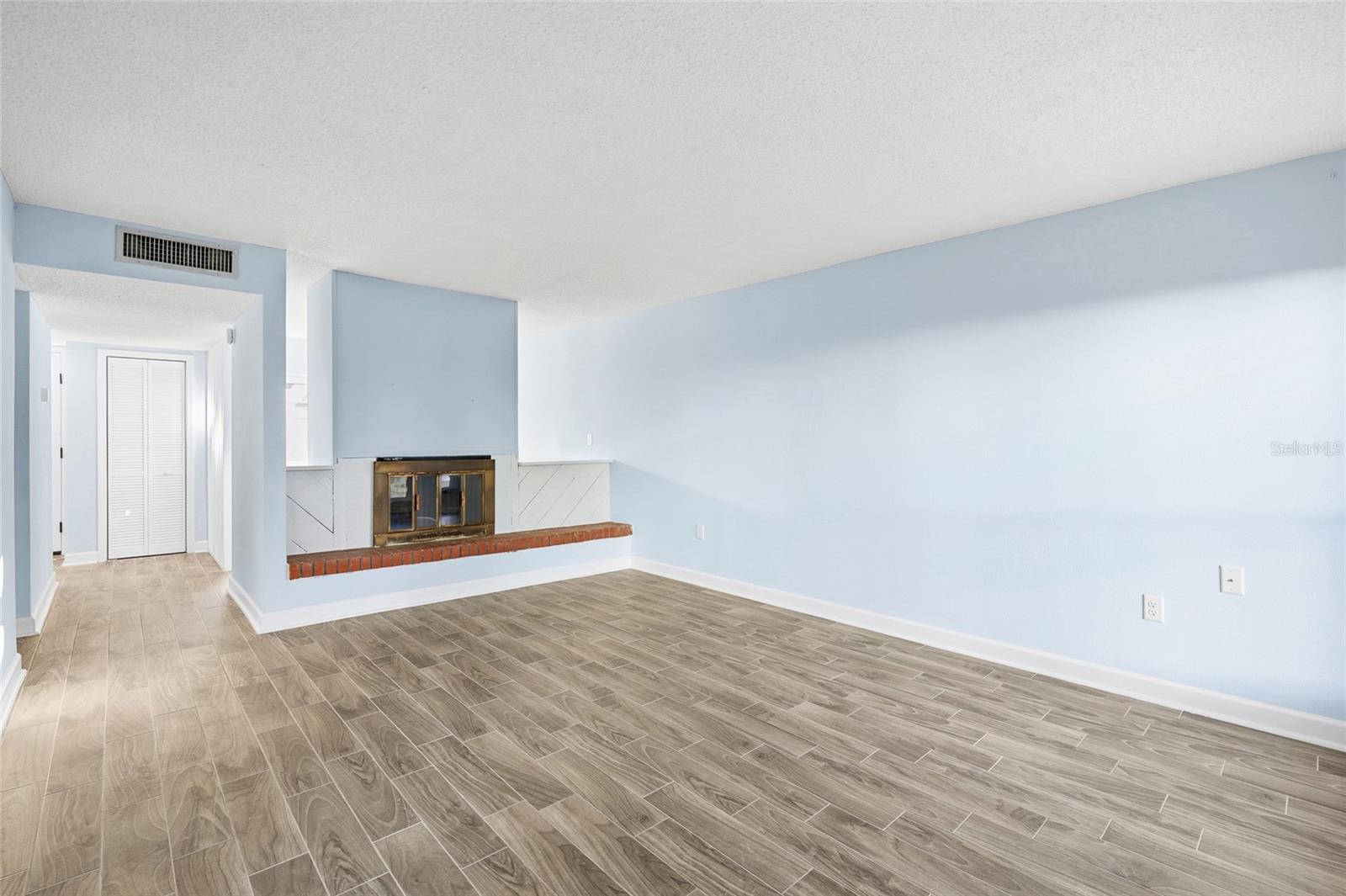 1 Windrush Blvd #21 Property Photo 9