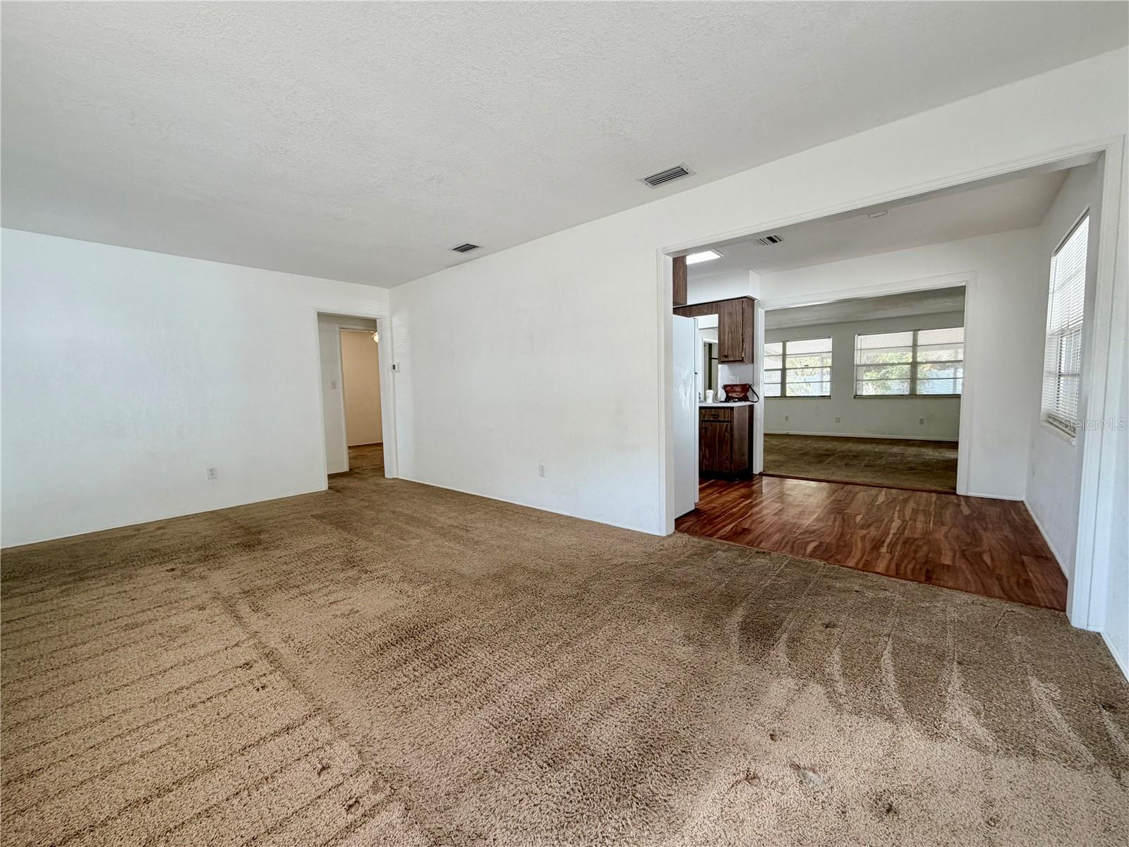 110 S Corona Ave Property Photo 2