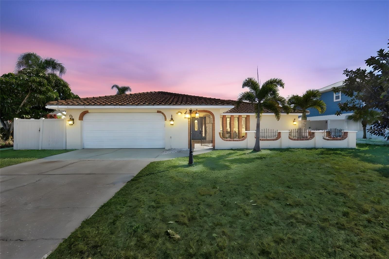 6523 KING PALM WAY Property Photo 1