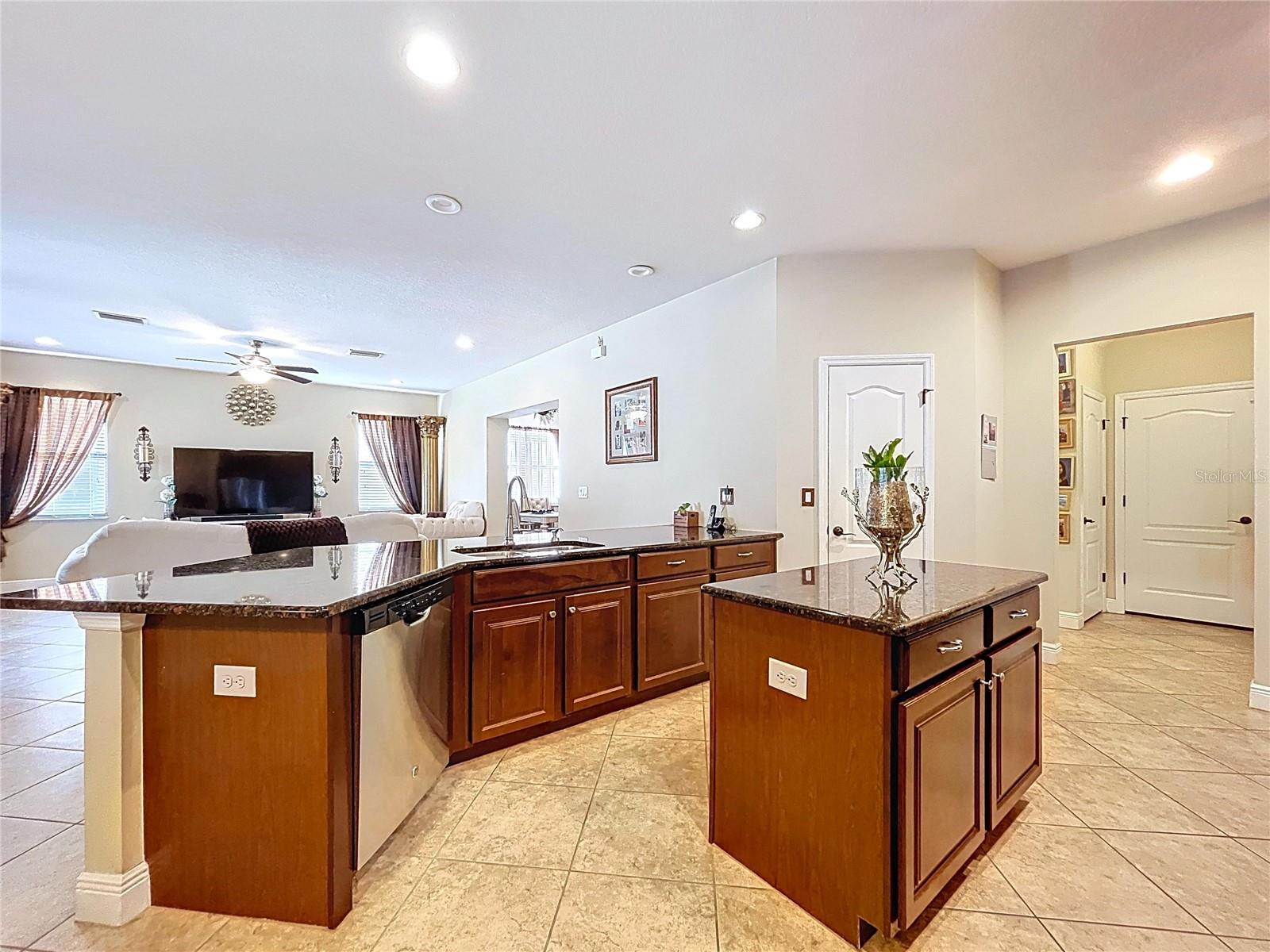 15246 Anguilla Isle Ave Property Photo 27