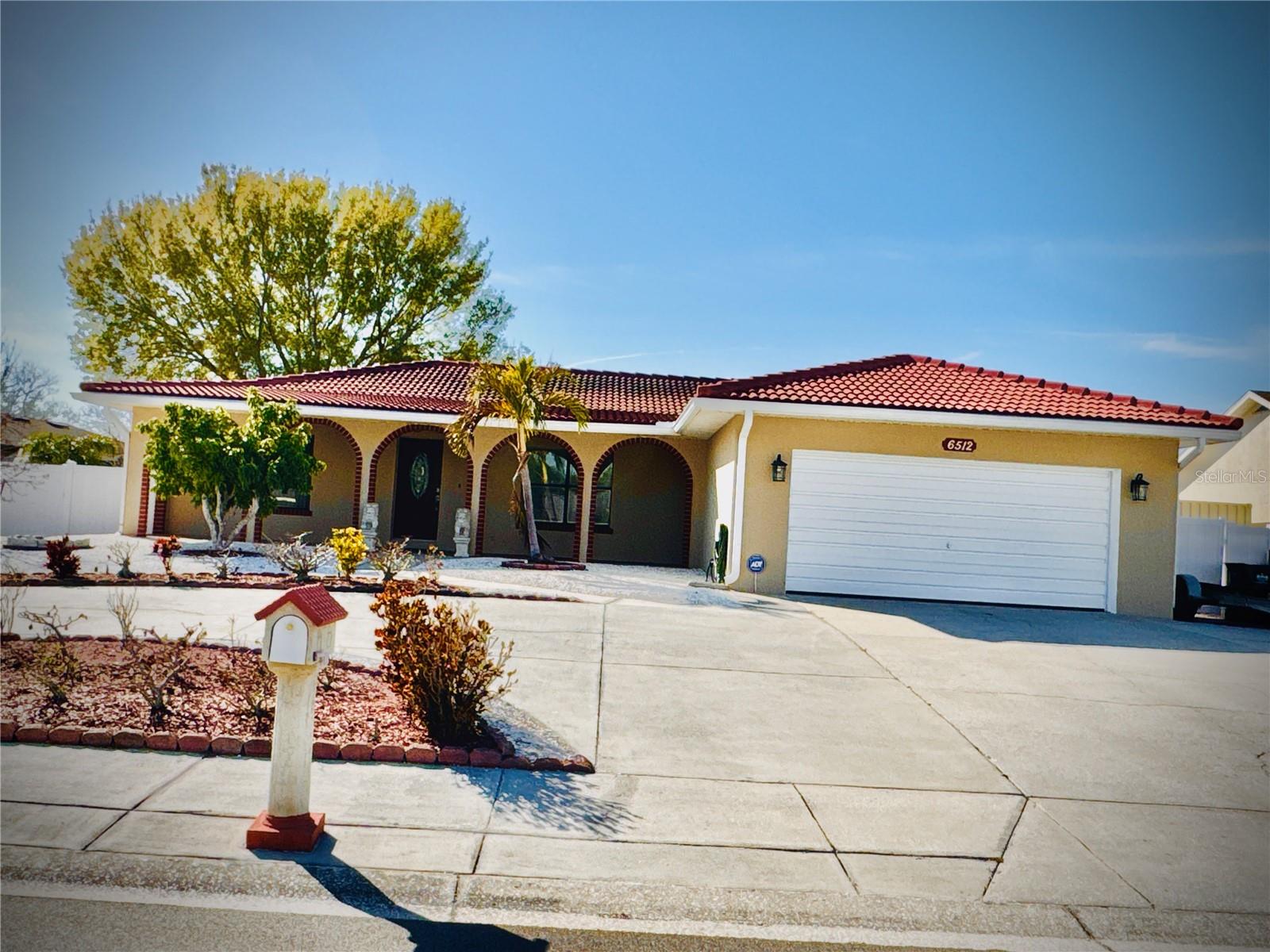 6512 Manila Palm Way Property Photo 2