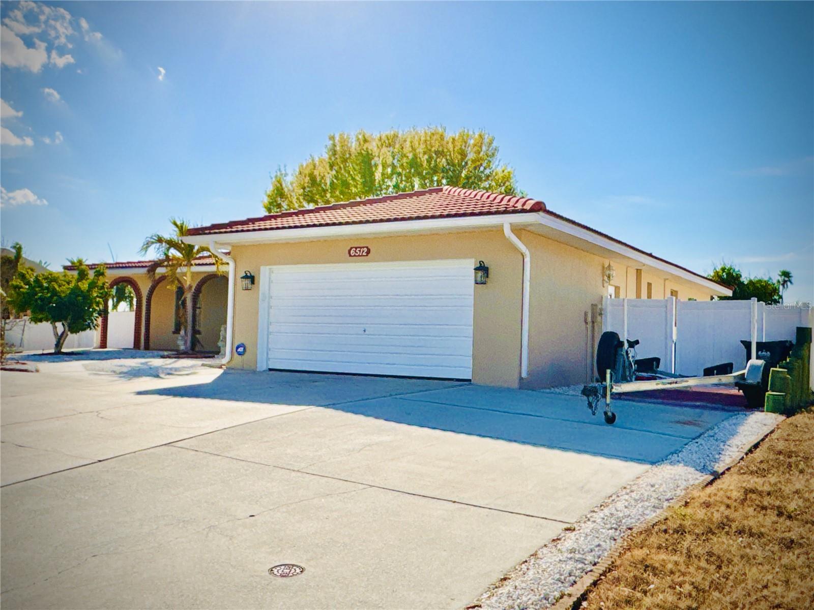 6512 Manila Palm Way Property Photo 4