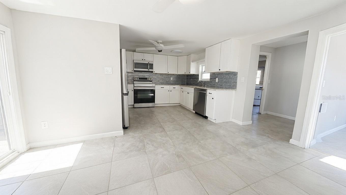 4033 Newcastle Dr Property Photo 5