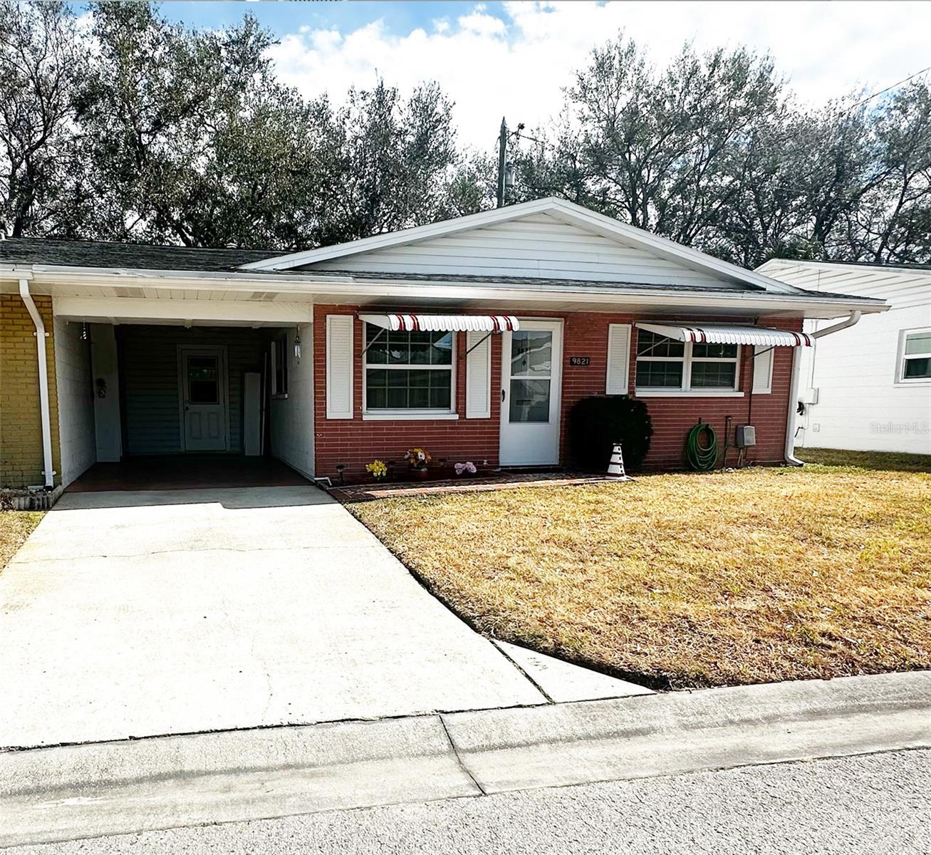9821 Lily St Property Photo 1