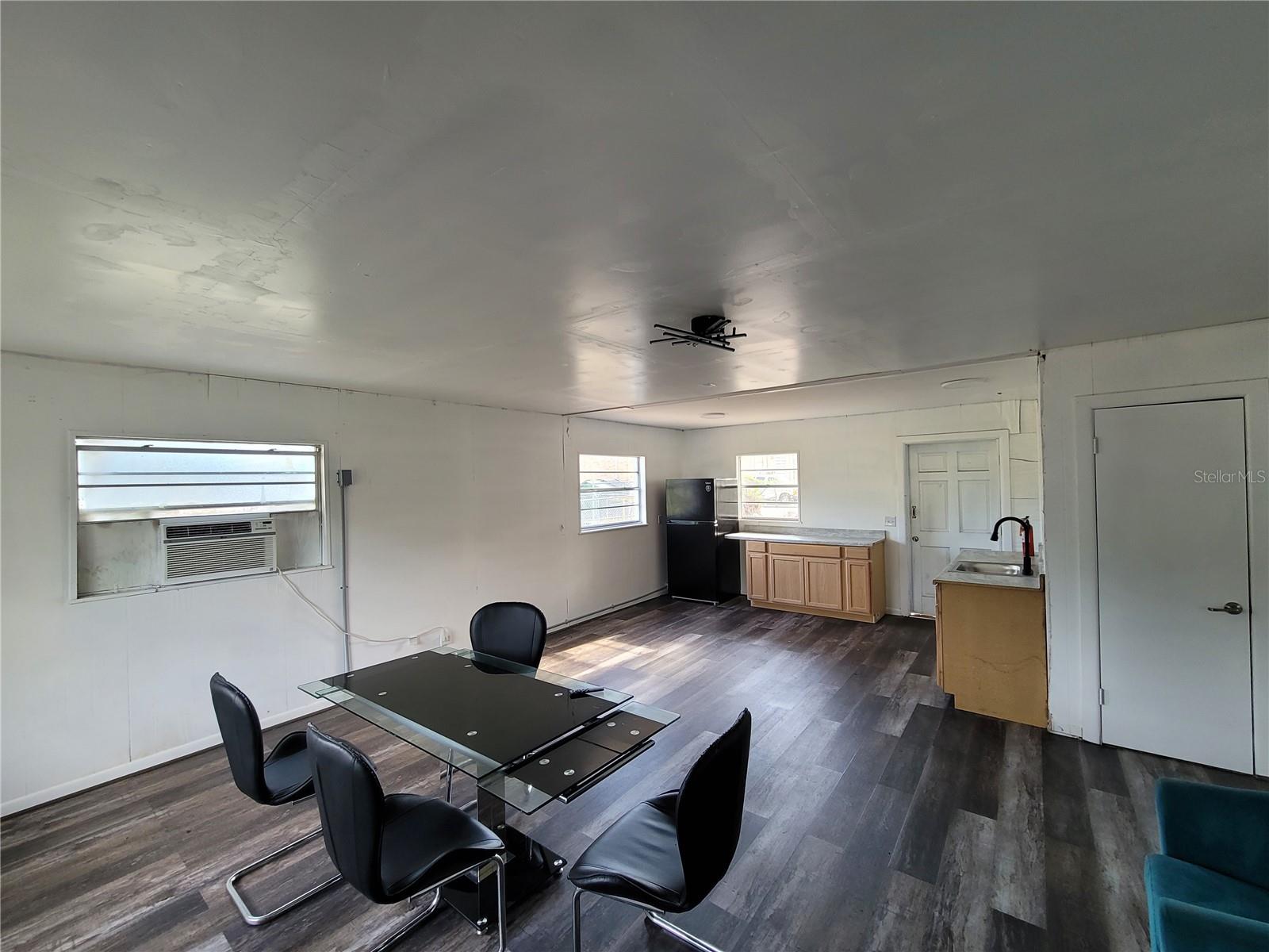 4830 Gall Blvd Property Photo 6